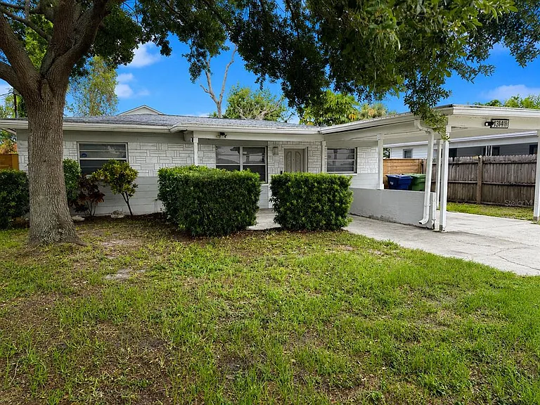 4314 W Carmen St — Photo 2