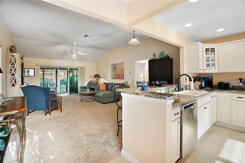 3 bed, 2.0 bath, 1652 sqft, $2,650 — Photo 2