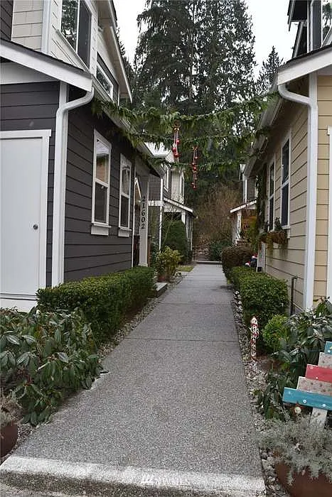 3 bed, 2.5 bath, 1838 sqft, $3,050 — Photo 2