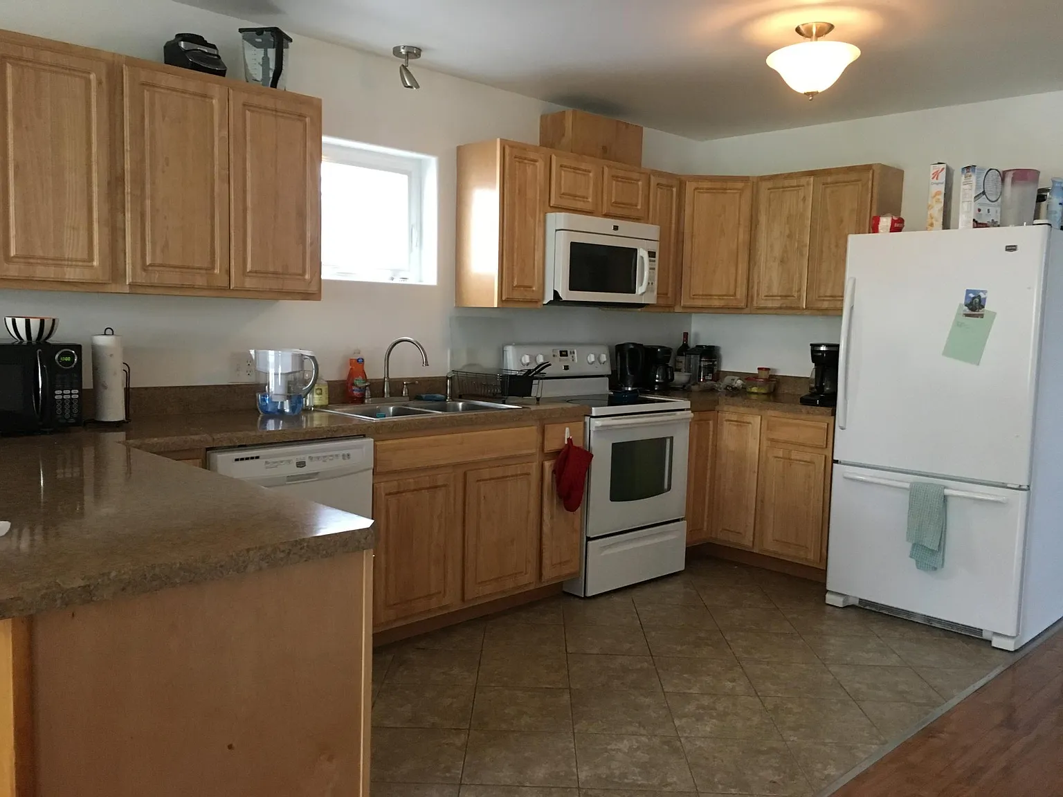3 bed, 1200 sqft, $2,100 — Photo 3