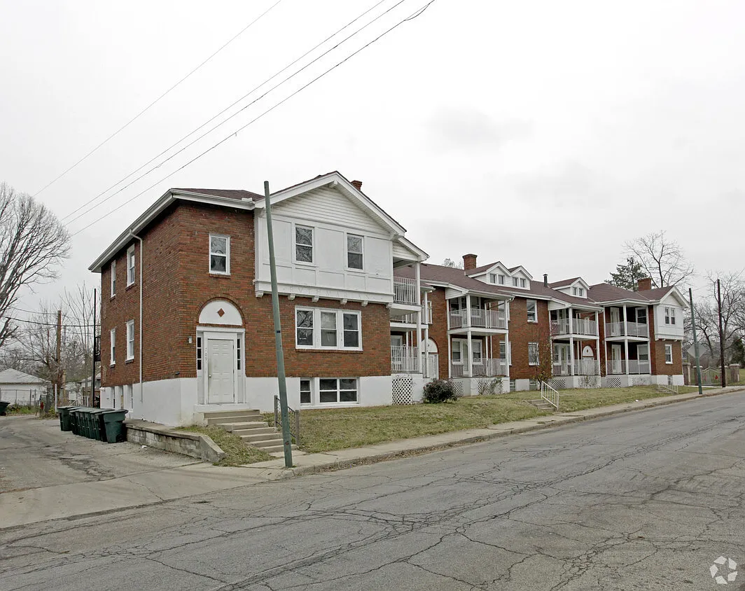 701 Five Oaks Ave — Photo 1