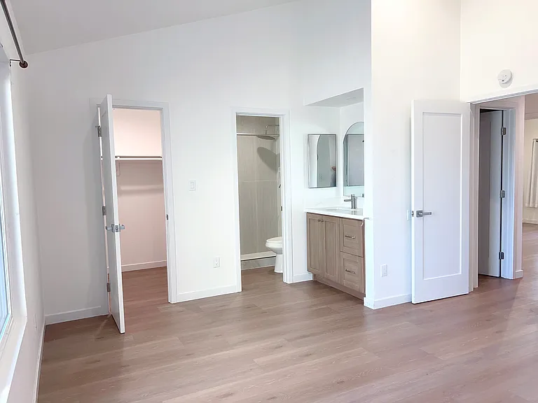 2135 N Fairview St — Photo 11