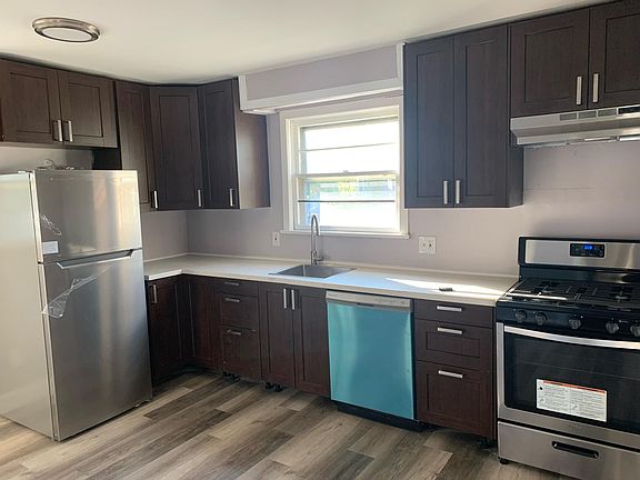 4th image of 2212 Lexington Ave