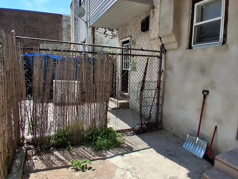 2949 Ruth St — Photo 2