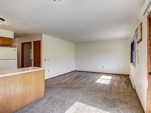 5th image of 2820 Edgewood Dr #4