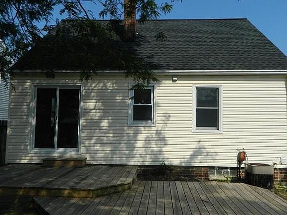 3rd image of 6407 Sunderland Dr
