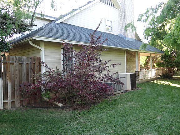 5th image of 313 Kingwood Forest Dr