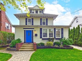 121 Verbena Ave, Floral Park, NY 11001