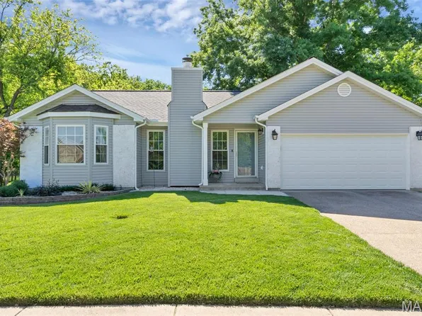 808 White Picket Ln, Ballwin, MO 63021