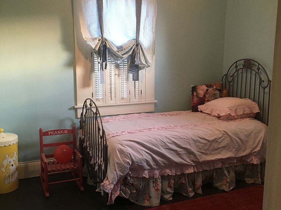 1st image of 210 N Smith St