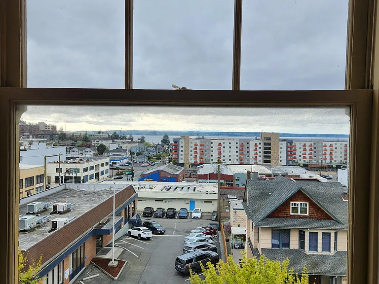 Many units have lovely views -- this one looks west to the Olympic Mountains, Port Gardner Bay, and terrific sunsets.