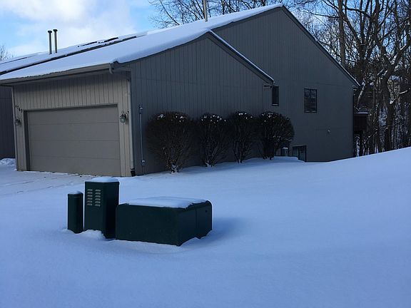 3rd image of 4769 Rockvalley Dr NE