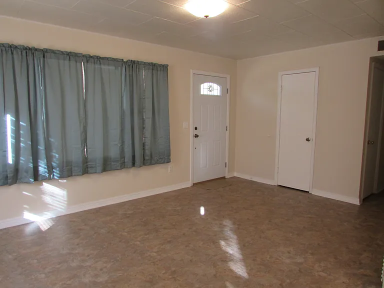 1103 S Platinum Ave — Photo 11