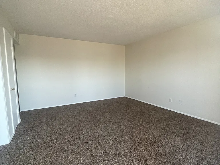 5761 Longview Dr — Photo 22