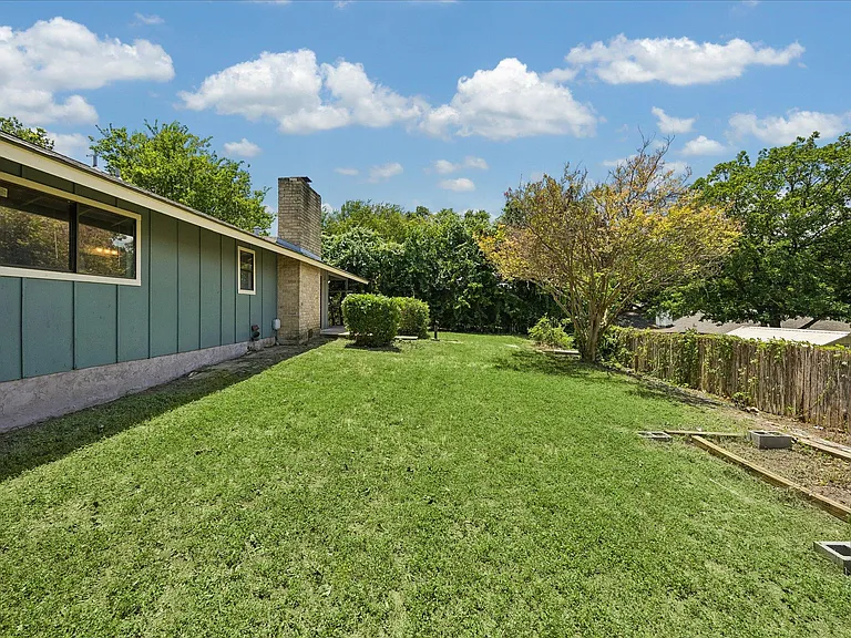 10010 Faylin Dr — Photo 31