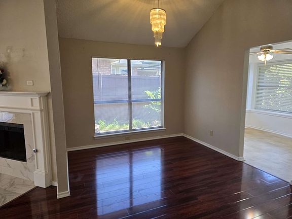 4th image of 2126 Woodglen Dr
