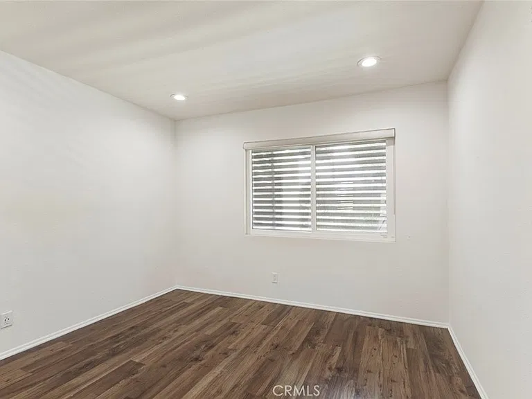 9450 Tampa Ave — Photo 47