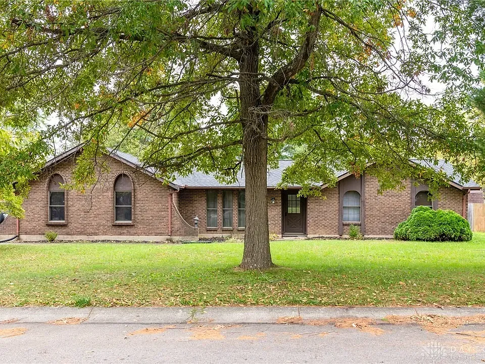 2401 Kewanna Ln