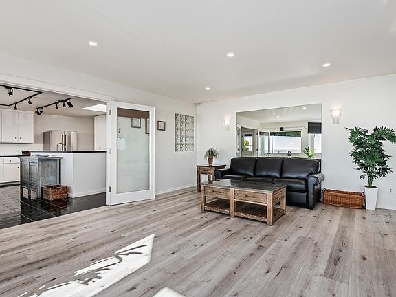 4th image of 2448 Lillie Ave