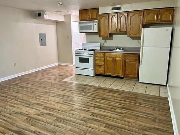 3rd image of 1100 Oneil Blvd #11