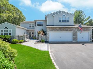 5 Clematis Ct, Lake Grove, NY 11755