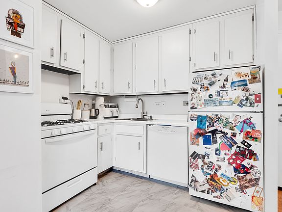 4th image of 130 W 67th St APT 6L