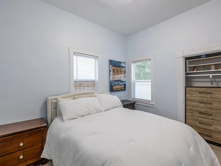 2205 Pleasant St — Photo 12