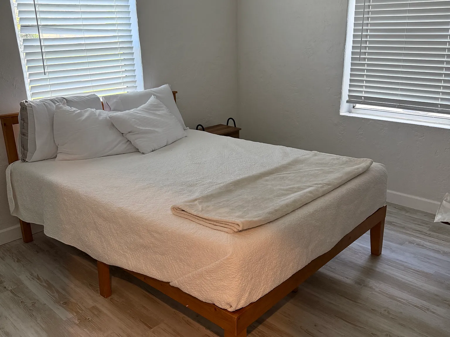 2 bed, 800 sqft, $2,400 — Photo 4