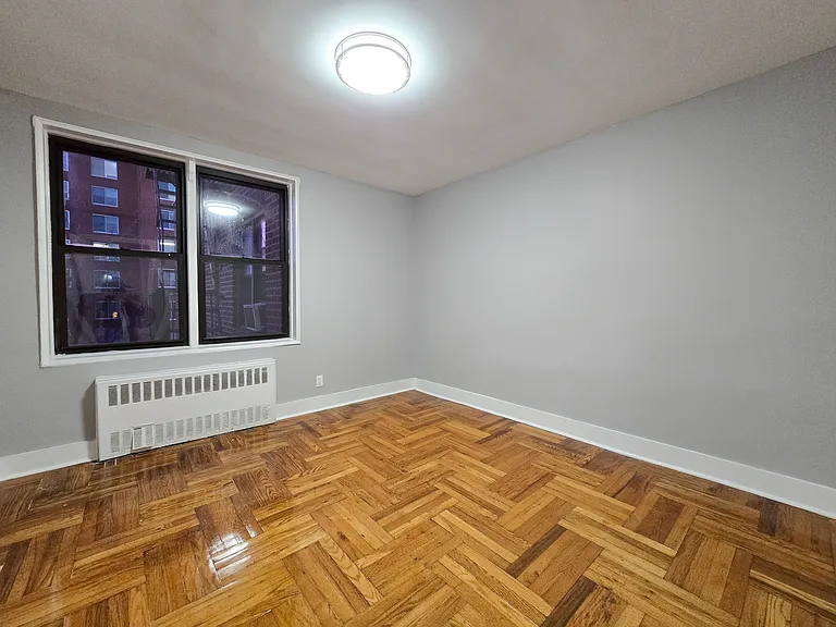 525 Riverdale Ave #7F — Photo 4
