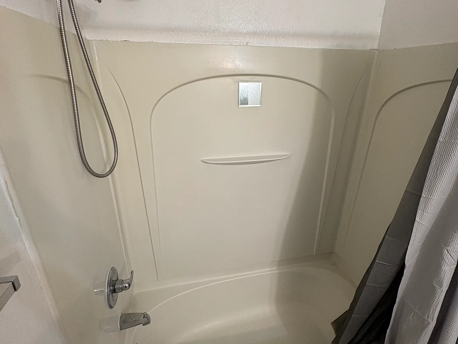 5 bed, 2781 sqft, $2,300 — Photo 2