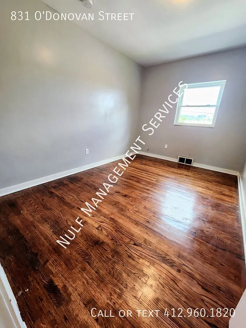 3 bed, 1 bath home in McKees Rocks — Photo 3