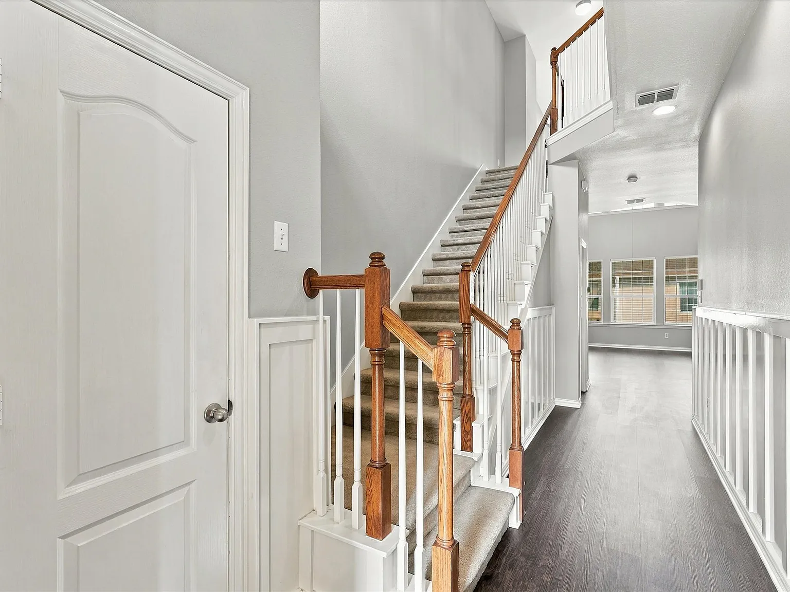 3 bed, 2.5 bath, 1872 sqft, $2,595 — Photo 2