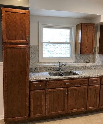 2nd image of 520 N Leamington Ave