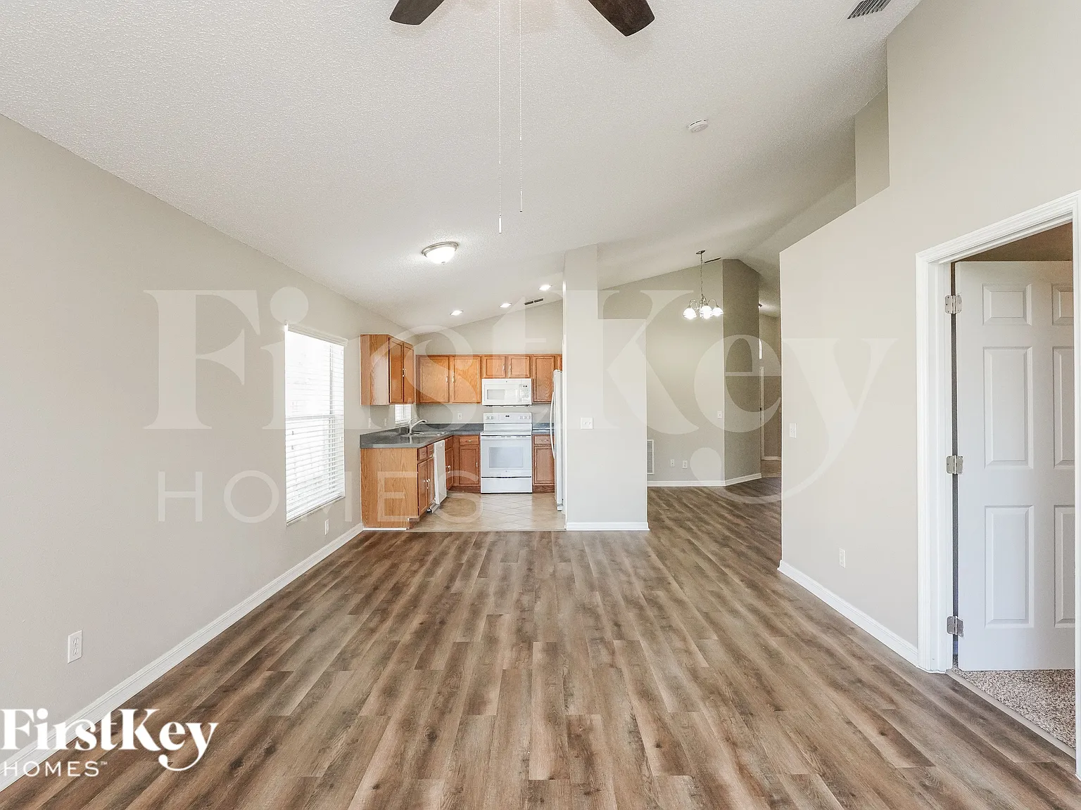 4 bed, 2.0 bath, 1524 sqft, $2,375 — Photo 3