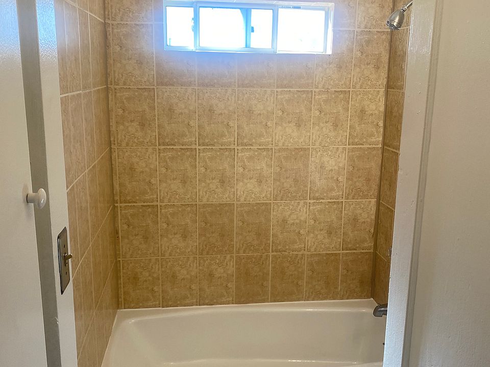 1st image of 1009 E Acacia Ave #9