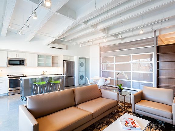 4th image of 840 Carondelet St APT 507