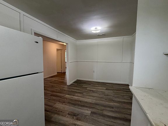 3rd image of 96 Rose St