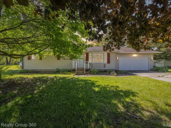 5455 Oak Grove Rd, Howell, MI 48855