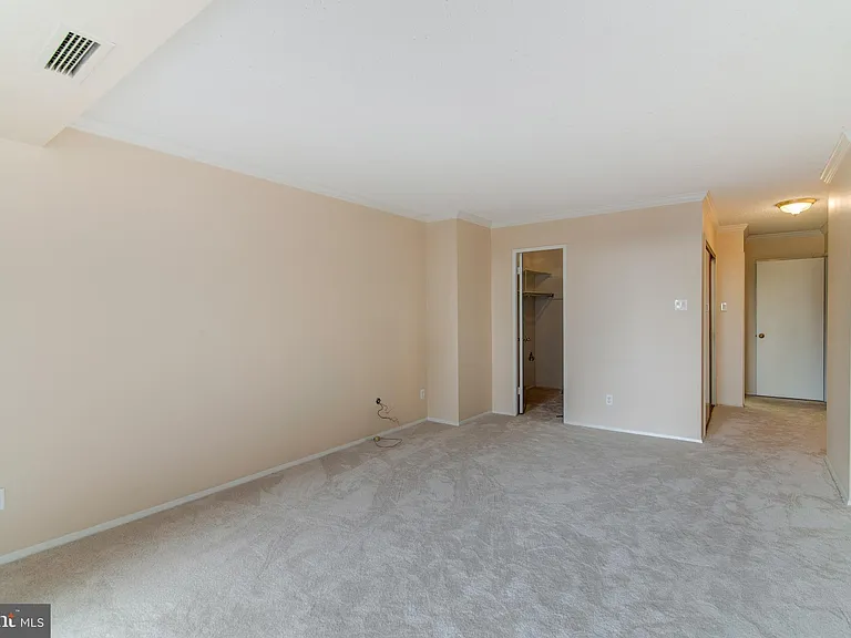 1800 Old Meadow Rd #1510 — Photo 11