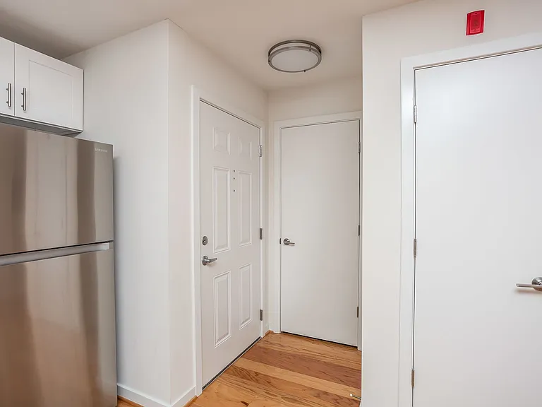 For Rent: Downtown Elegance at 605 Park Ave Your Urban Haven Awaits! — Photo 13