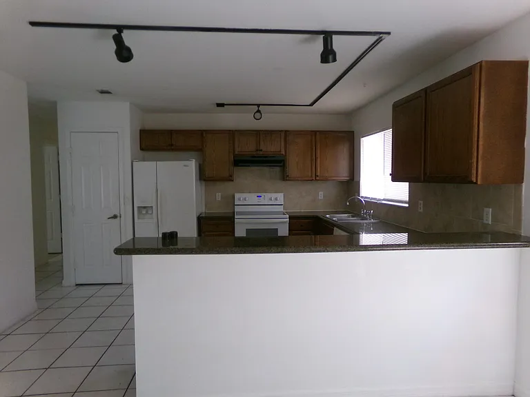 1380 SE Buckingham Ter — Photo 8