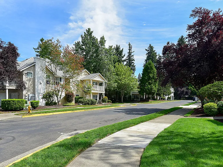 Bradley Park Apartments — Photo 47