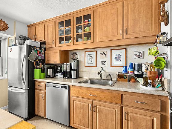 5th image of 609 Columbus Ave APT 18D