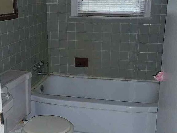 3rd image of 1200 Newnham Dr