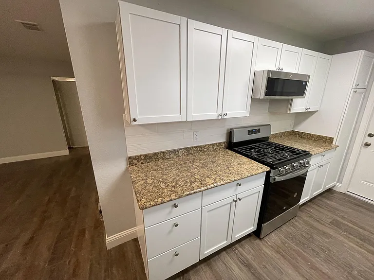 309 NE Murphy Rd — Photo 9