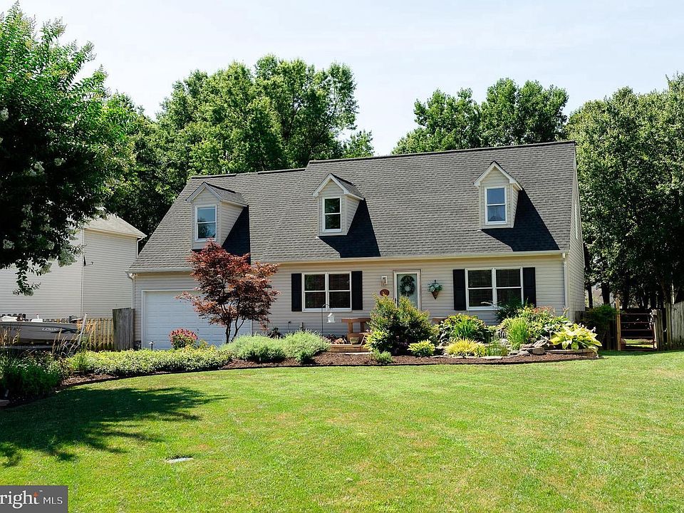 1st image of 215 Beech Ln