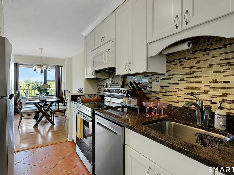 44 Strawberry Hill Ave #5C — Photo 13