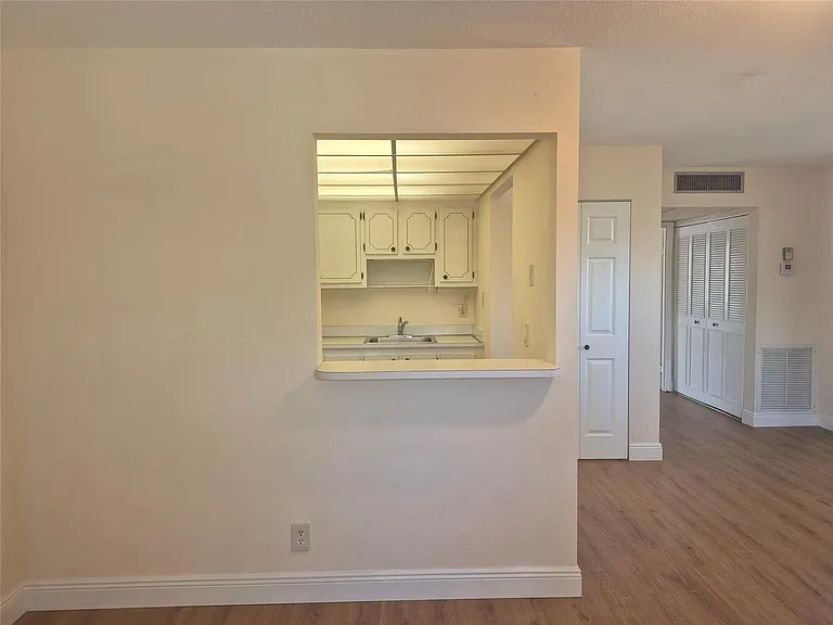 278 Flanders Park #278-F — Photo 6