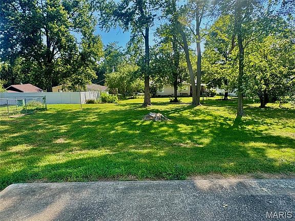 3rd image of 1628 Singleton Ave