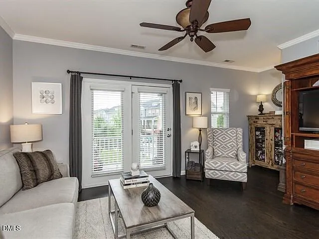 340 Kinellan Ln — Photo 8